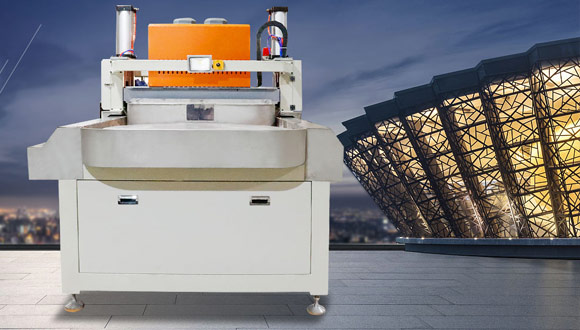 液晶玻璃切割機通常由哪幾個部分組成？